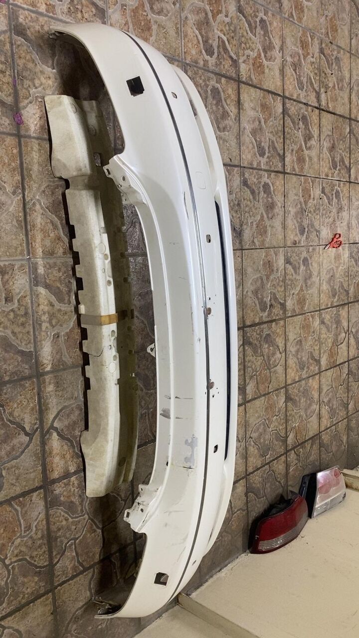 Manama, Auto Parts, BHD 100,  Good Condition Bonnet And Front Bumper Of Lexus Ls430 2004 Pearl White Color