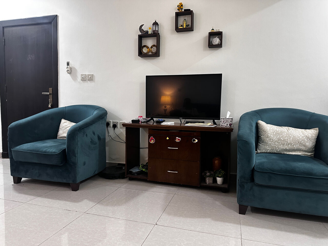 Dammam, Furniture, SAR 800,  7 Seater Sofa Set With Free Side Tables