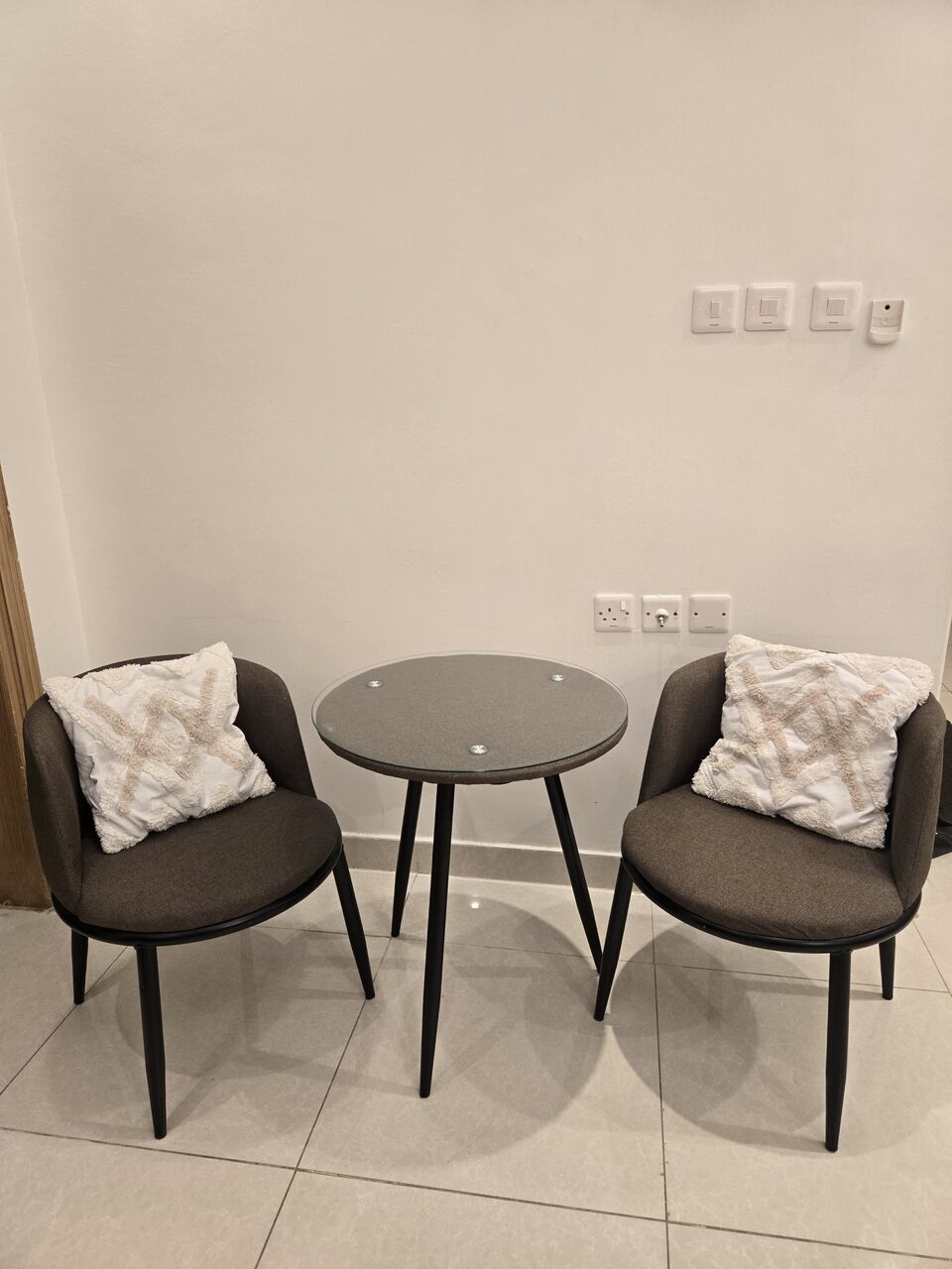 Riyadh, Furniture, SAR 400,  Corner Table & 2 Chairs