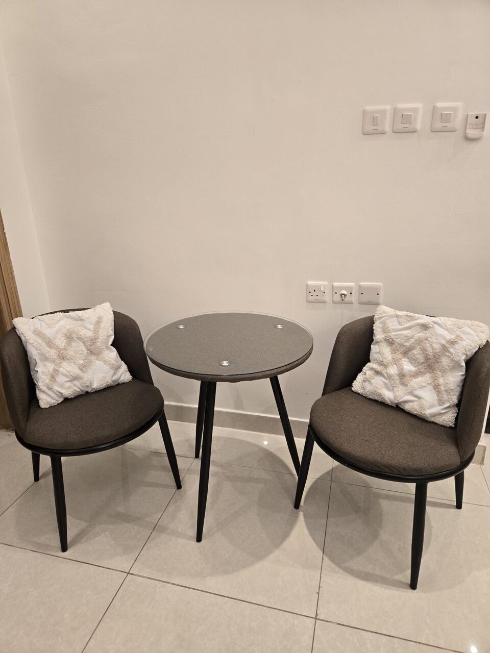 Riyadh, Furniture, SAR 400,  Corner Table & 2 Chairs