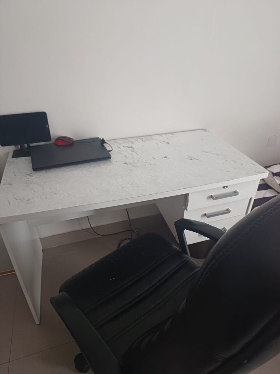 Hidd, Furniture, BHD 100,  🚨 URGENT SALE – Used Bedroom Furniture Set 🚨