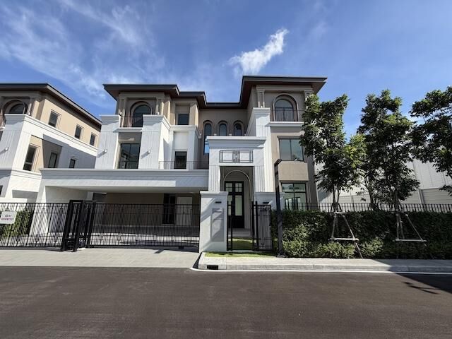 Bangkok, Real Estate For Sale, THB 68000000,  5 BR,  134 Sq. Feet,  For Sale: 3-storey Luxury House, CINQ ROYAL The Eighteen, Saint Royal The Eighteen,