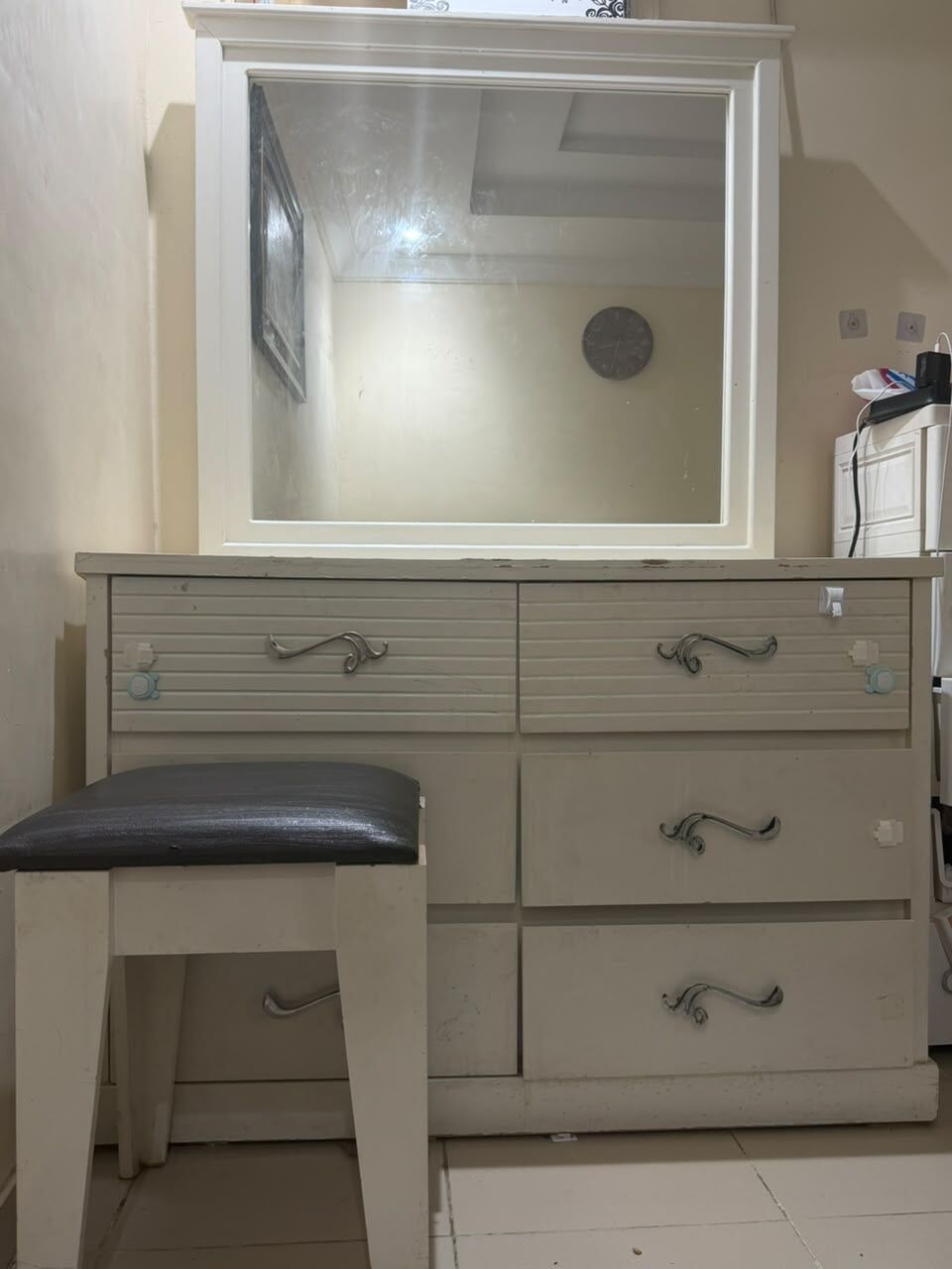 Jeddah, Furniture, SAR 800,  Household Furniture - Cupboard  Dressing Table  Single Bed  2 Side Tables