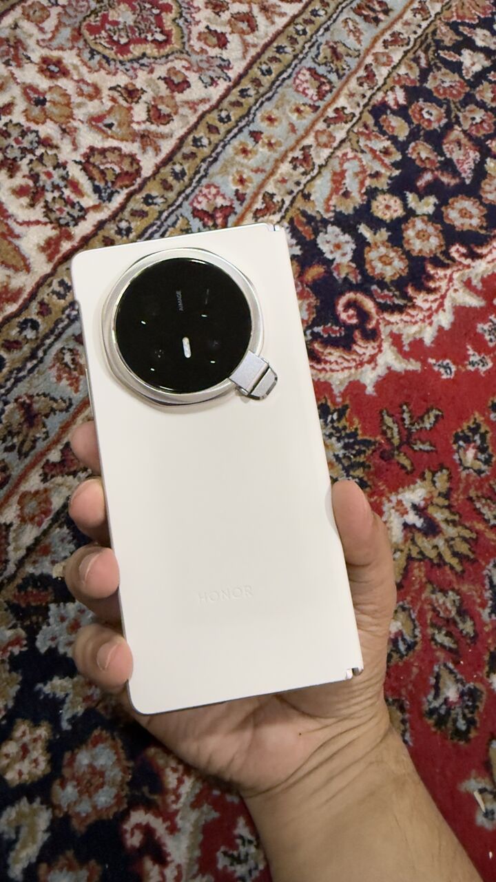 Dammam, Mobile Phones, SAR 6800,  Honor Magic V6 16GB/512GB &ndash; Like New &ndash; Purchased 26 July &ndash; Honor Watch 6 Included