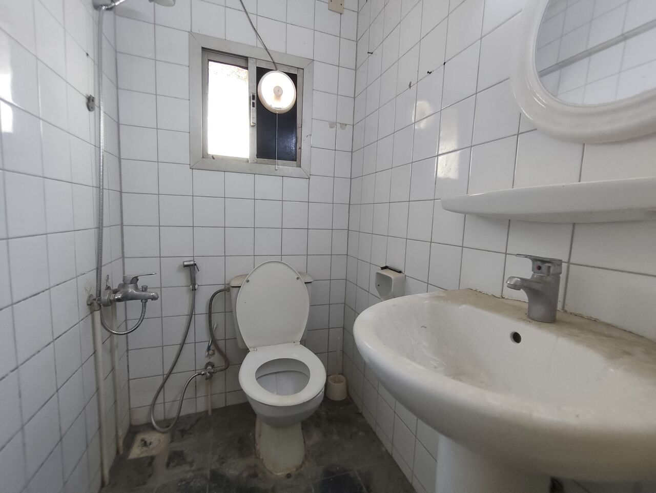 Hidd, Apartments, Flats, Houses & Villas, BHD 100/year,  1 BR,  Hidd:- 1Bhk Unfurnished Flat On Rent Close To Lulu