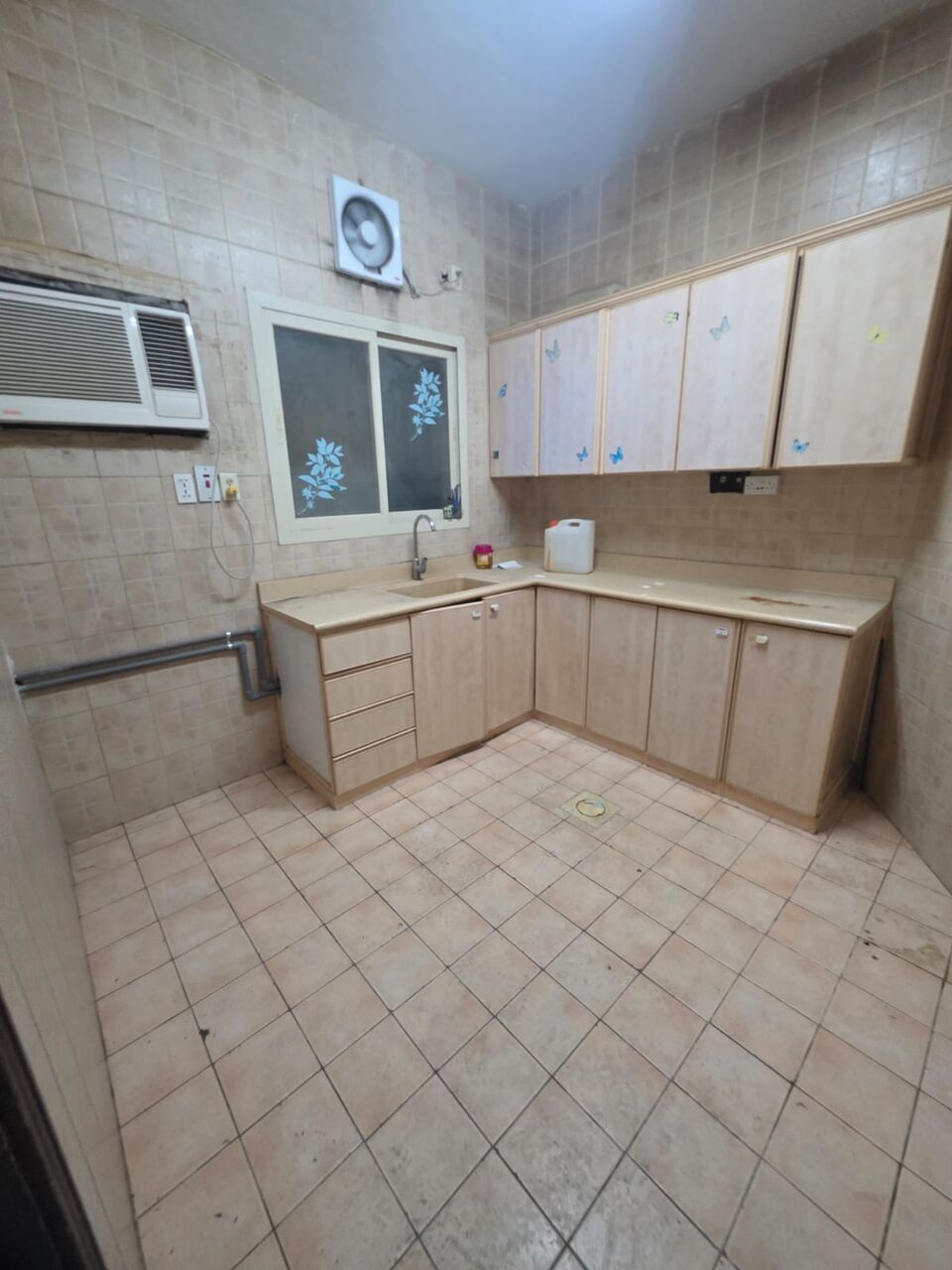 Khobar, Apartments, Flats, Houses & Villas, SAR 18600/year,  3 BR,  Consists Of:-  3  Bedrooms, A Living Room,2 Washroom  Kitchen  Full Air Condition