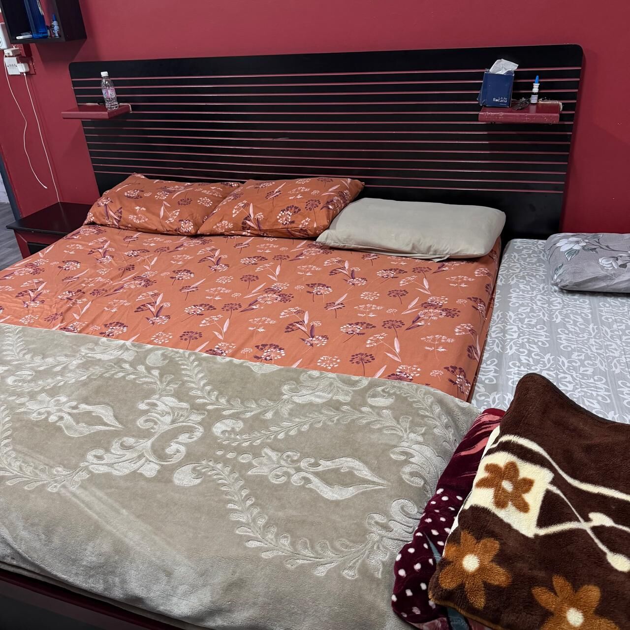 Al Wizarat, Furniture, SAR 380,  Full King Size BED SET & 2 Single BEDS, At Throw Away Prices.