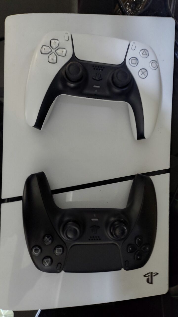 Jubail, Video Games, SAR 2500,  Playstation 5 825GB With Controller + Extra Controller