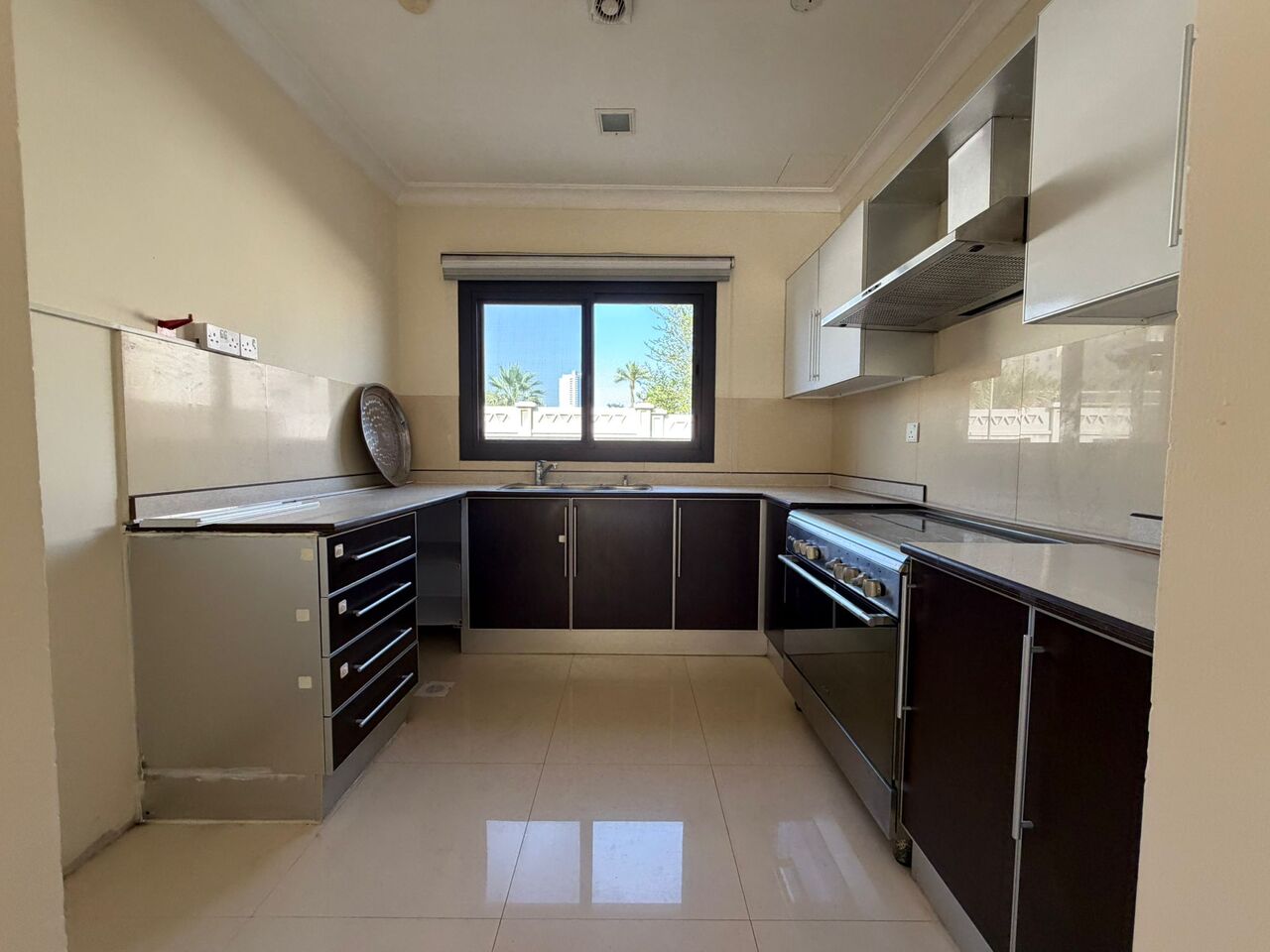Juffair, Villas, BHD 500,  3BR Semi-Furnished Townhouse For Rent In Juffair