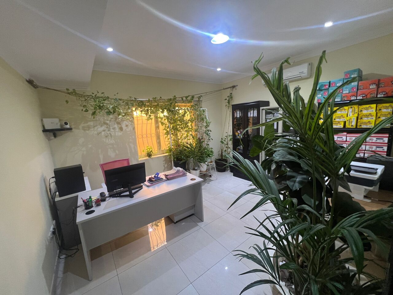 Zinj, Offices, BHD 375,  105 Sq. Meter,  Modern Semi-Fitted Office For Rent In Zinj | Ground Floor