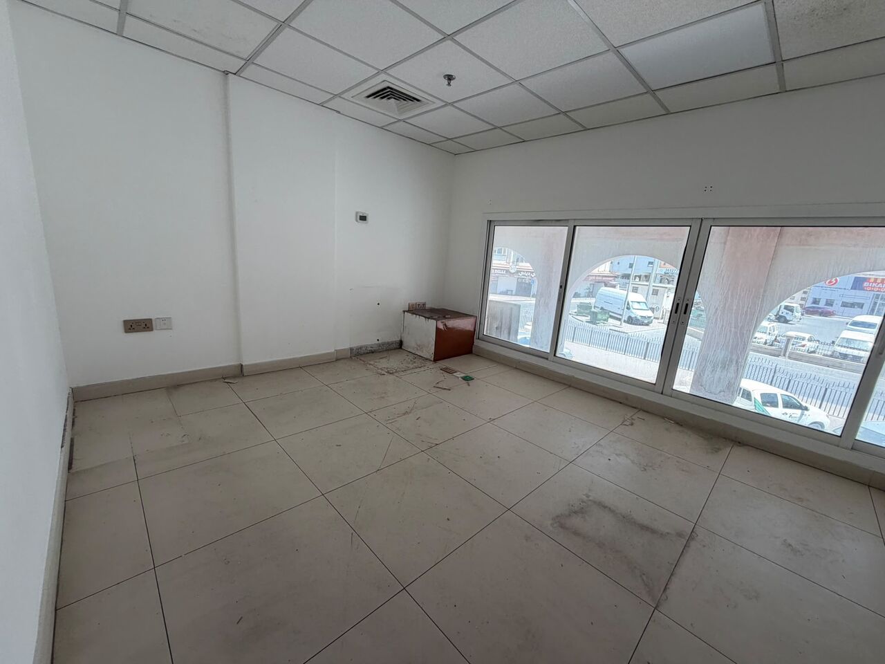 Hoora, Shops, BHD 1000,  500 Sq. Meter,  Big Showroom With Mezzanine Floor For Rent In Hoora