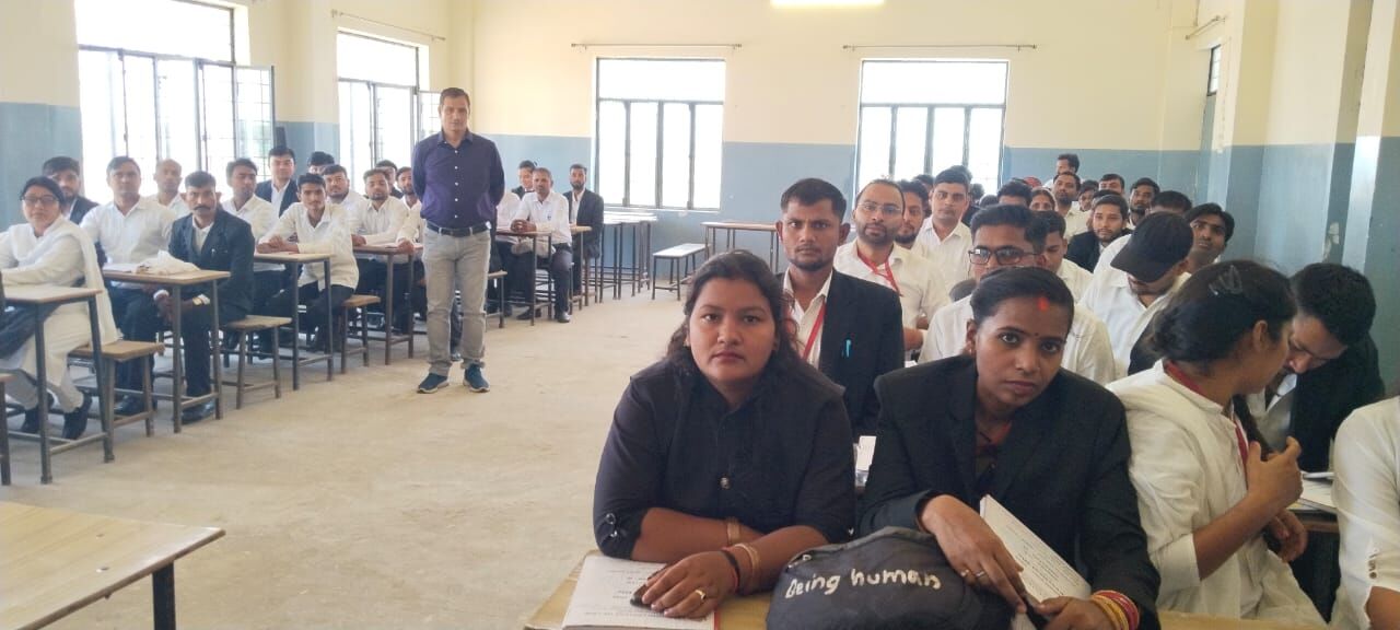 Mumbai, Education, LLB 3 Year In Mirzapur - Mahatma Law College