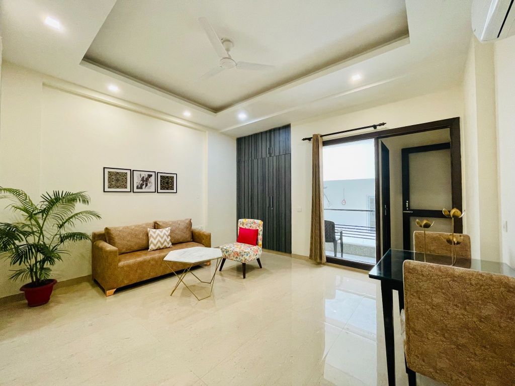 Gurgaon, Apartments, Flats, Houses & Villas, INR 4000/day,  Furnished,  1 BR,  450 Sq. Feet,  One Bedroom Apartment DLF Cyber City