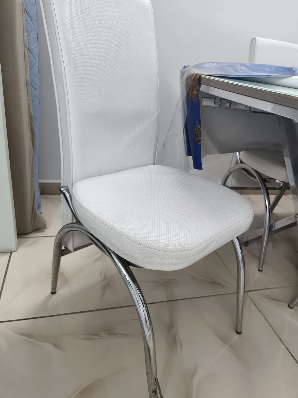 Jeddah, Furniture, SAR 1000,  Glass And Aluminium Dinning Table With 6 Chairs
