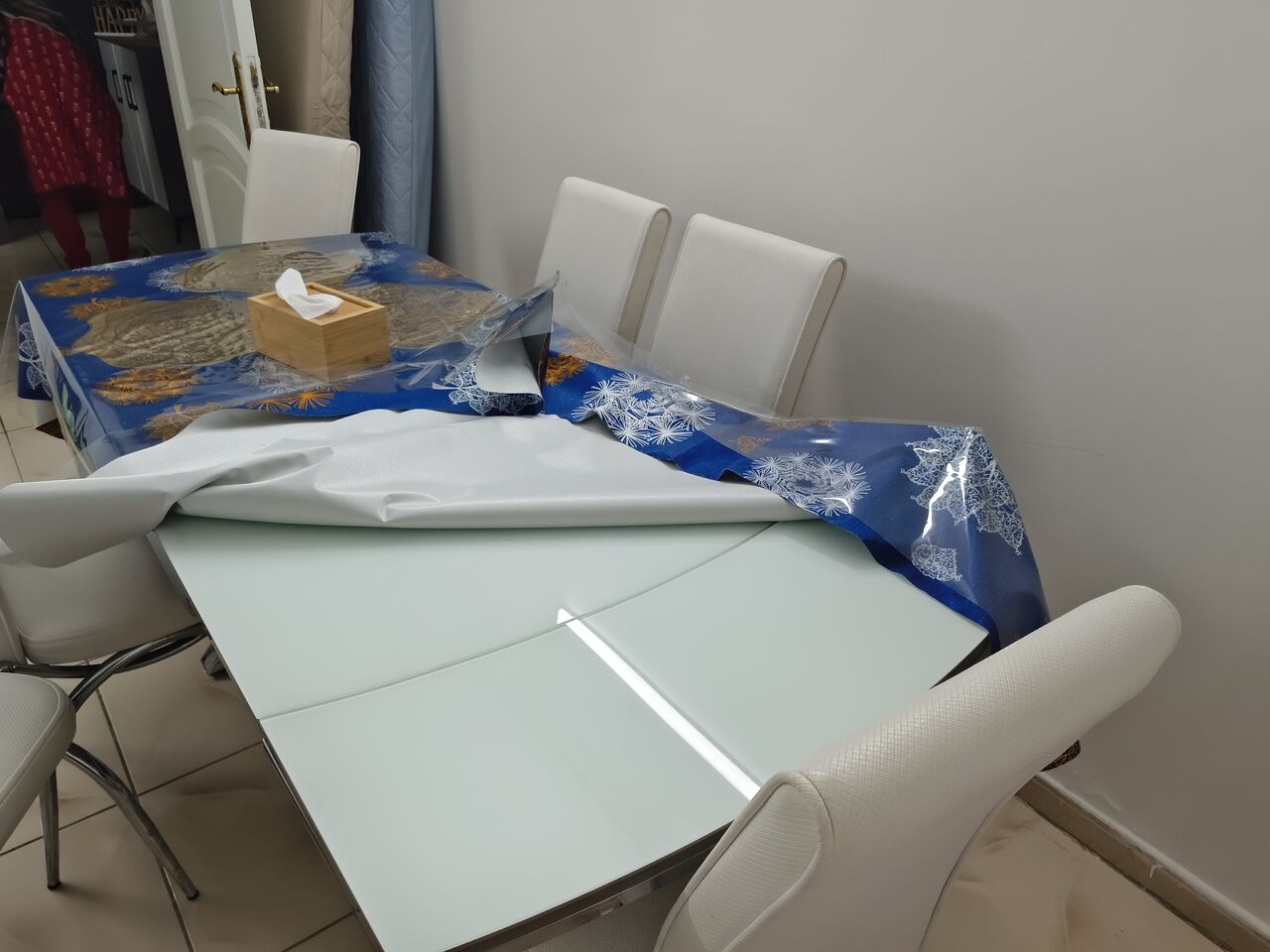 Jeddah, Furniture, SAR 1000,  Glass And Aluminium Dinning Table With 6 Chairs