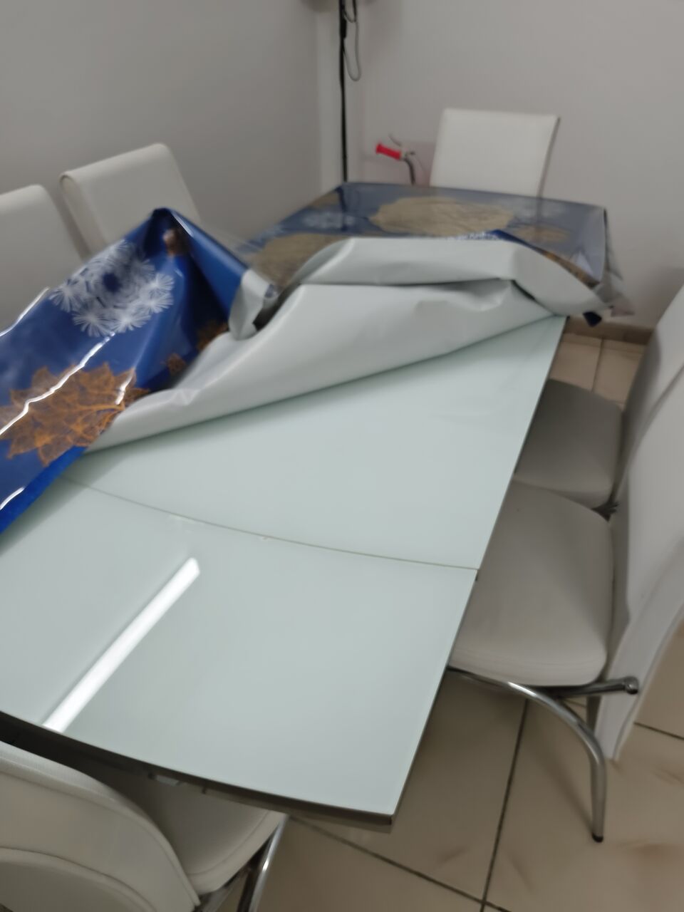 Jeddah, Furniture, SAR 1000,  Glass And Aluminium Dinning Table With 6 Chairs
