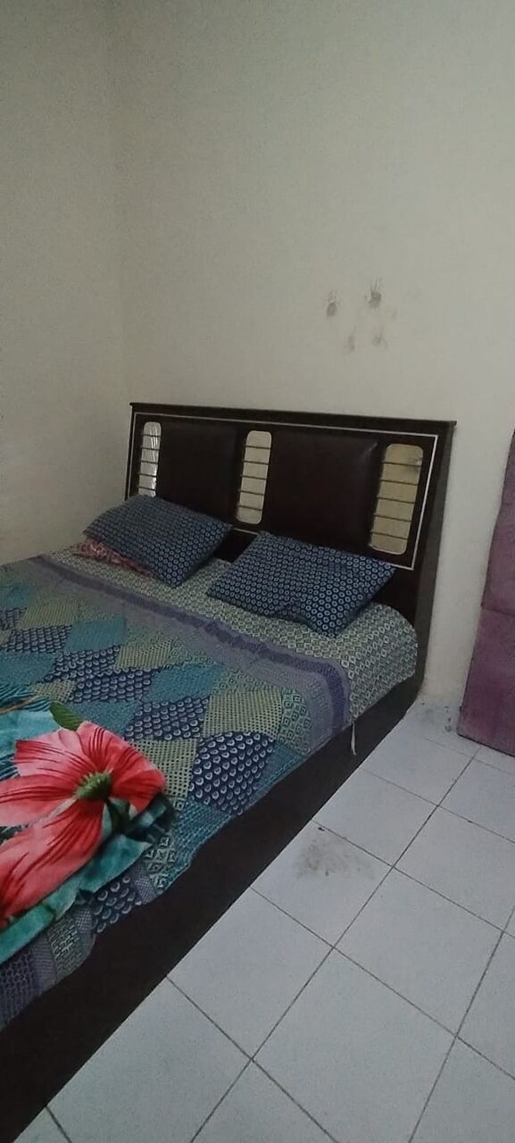 Riyadh, Furniture, SAR 250,  Double Bed With Mattress And Cabnet