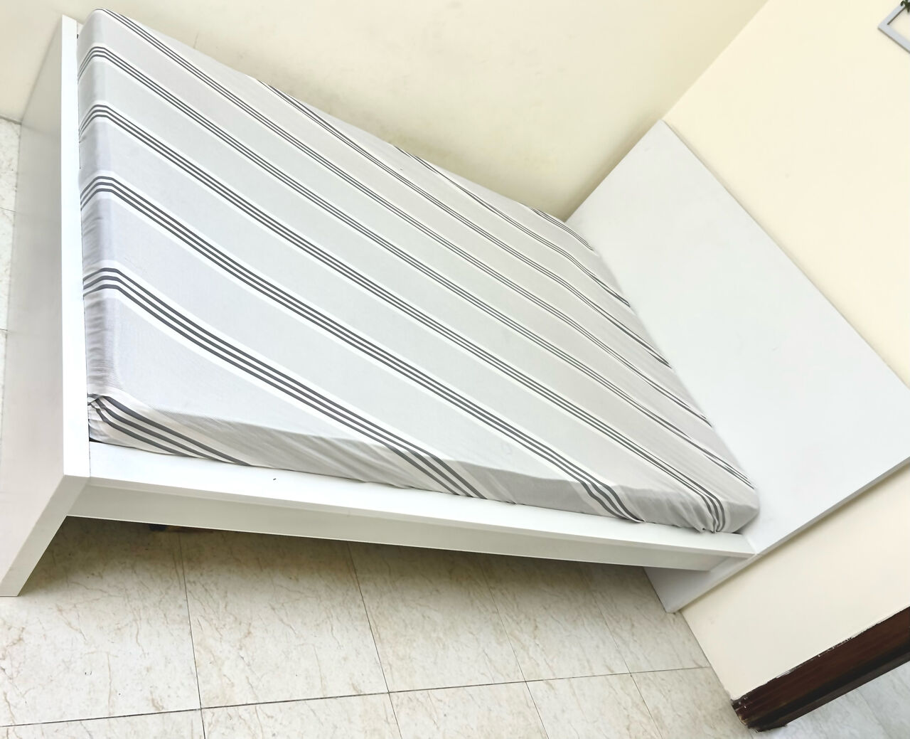 Manama, Furniture, BHD 70,  King/Queen Size Bed Set For Sale &ndash; Excellent Condition | BHD 70