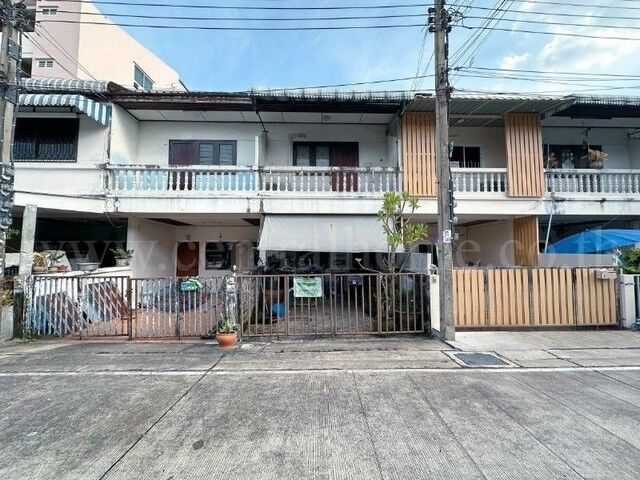 Bangkok, Real Estate For Sale, THB 1950000,  2 BR,  18 Sq. Feet,  Townhouse, Soi Rewadee 32, Samakkhi Village 1, Very Cheap Price.