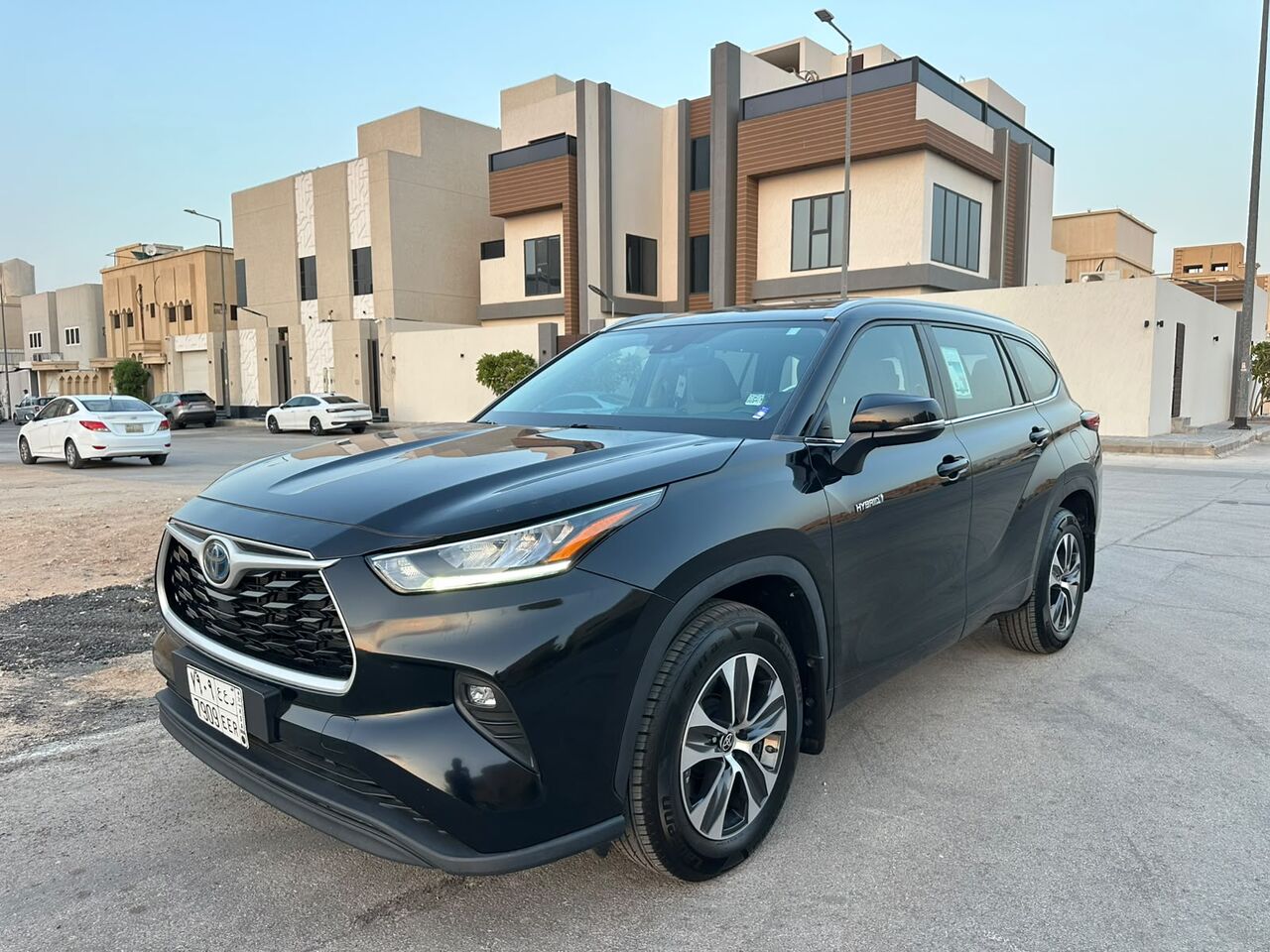 Riyadh, Vehicles, Cars & Trucks , SAR 130000,  Toyota Highlander Hybrid,  2023,  Automatic,  53000 KM,   Toyota HGHLANDER GLE (HYBRID) 4x4 With Sunroof Very Low Odo And 100% Accident Free