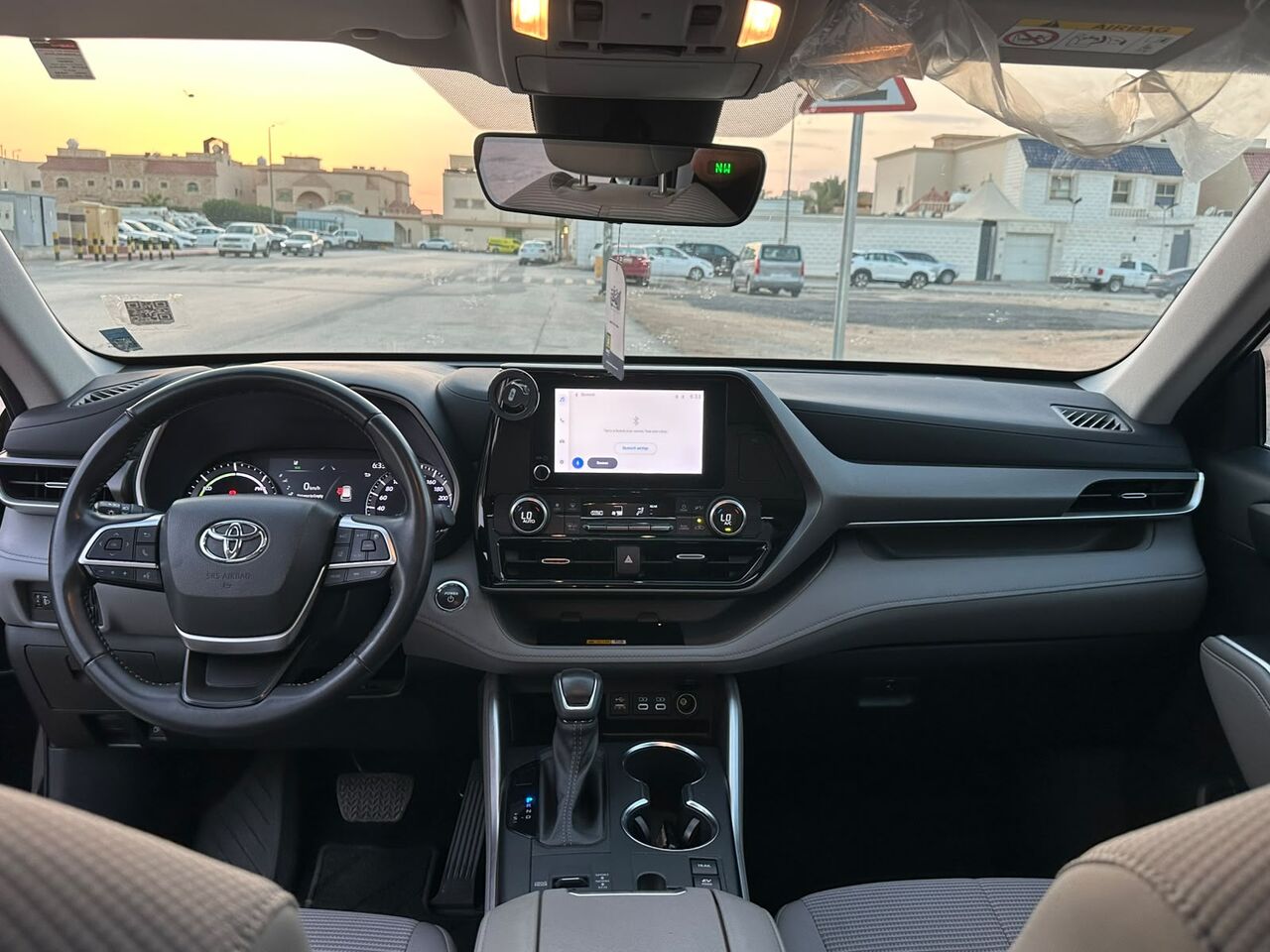 Riyadh, Vehicles, Cars & Trucks , SAR 130000,  Toyota Highlander Hybrid,  2023,  Automatic,  53000 KM,   Toyota HGHLANDER GLE (HYBRID) 4x4 With Sunroof Very Low Odo And 100% Accident Free
