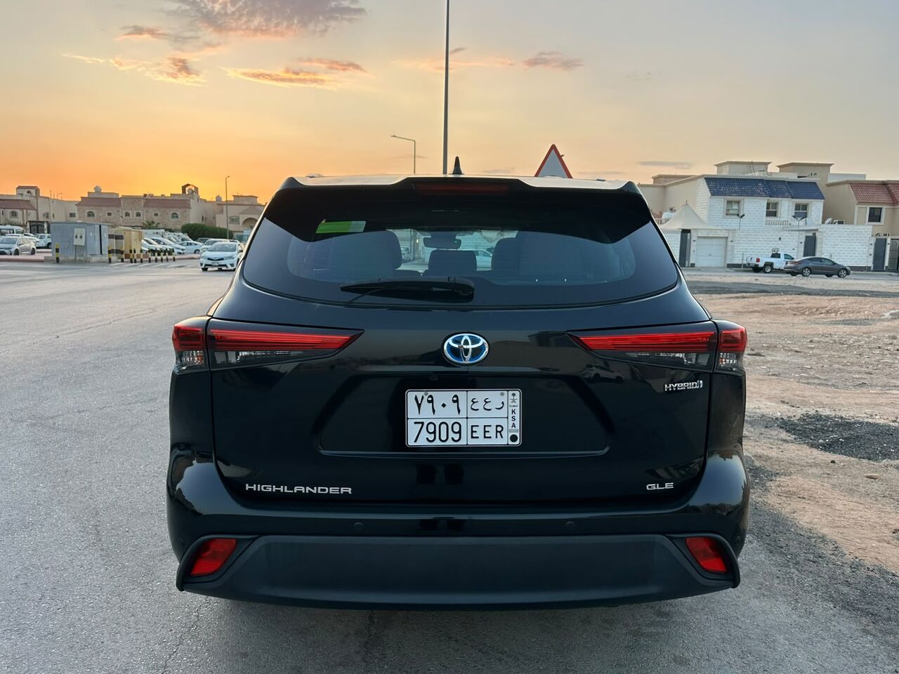 Riyadh, Vehicles, Cars & Trucks , SAR 130000,  Toyota Highlander Hybrid,  2023,  Automatic,  53000 KM,   Toyota HGHLANDER GLE (HYBRID) 4x4 With Sunroof Very Low Odo And 100% Accident Free
