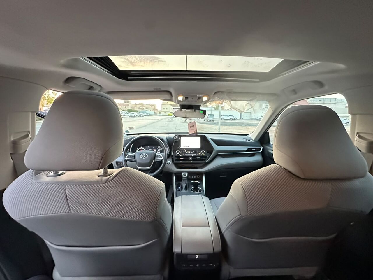 Riyadh, Vehicles, Cars & Trucks , SAR 130000,  Toyota Highlander Hybrid,  2023,  Automatic,  53000 KM,   Toyota HGHLANDER GLE (HYBRID) 4x4 With Sunroof Very Low Odo And 100% Accident Free