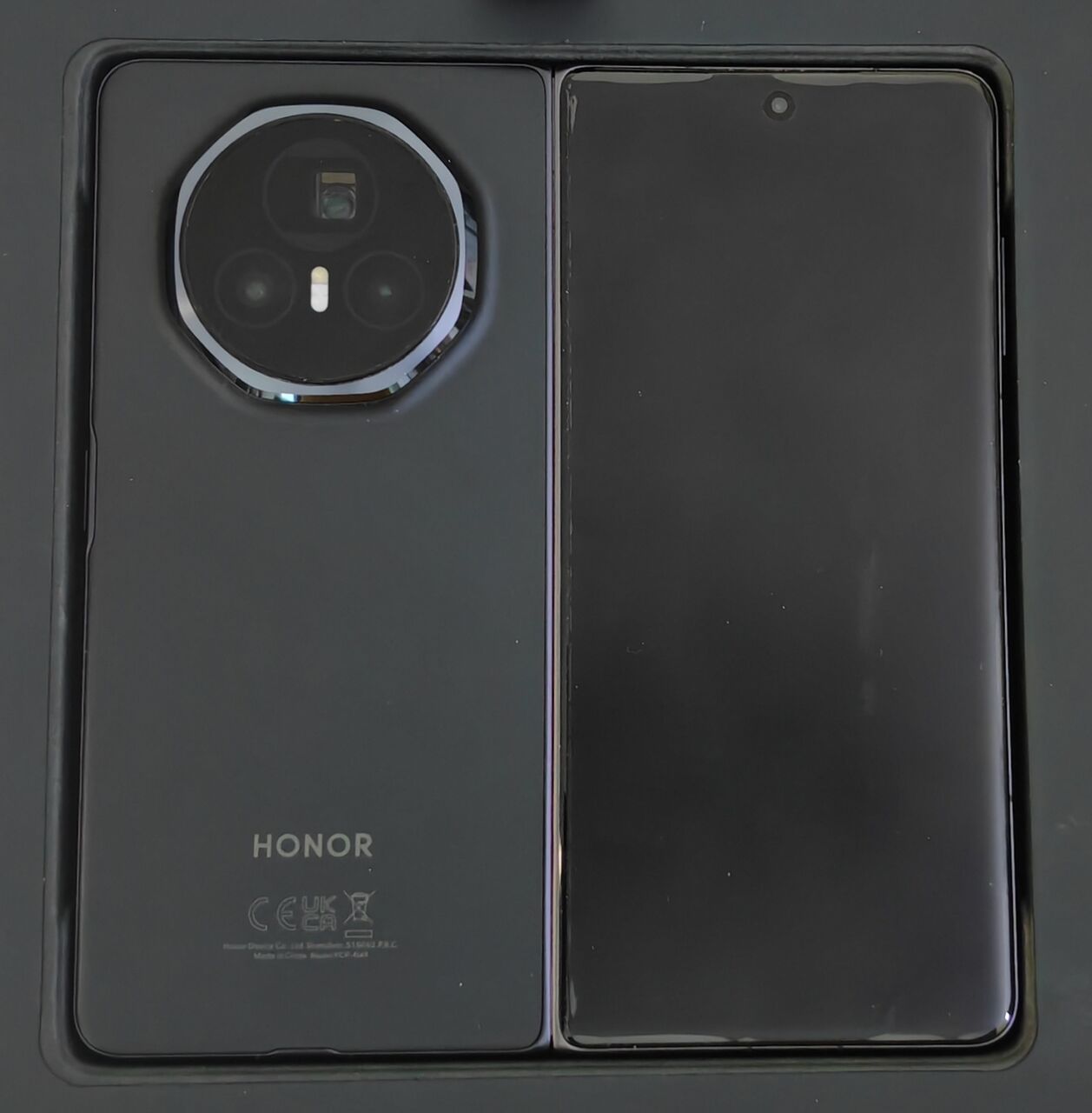 Riyadh, Mobile Phones, SAR 2900,  Honor Magic V3 - Black (512GB, 12 +12 GB RAM) In Premium Condition