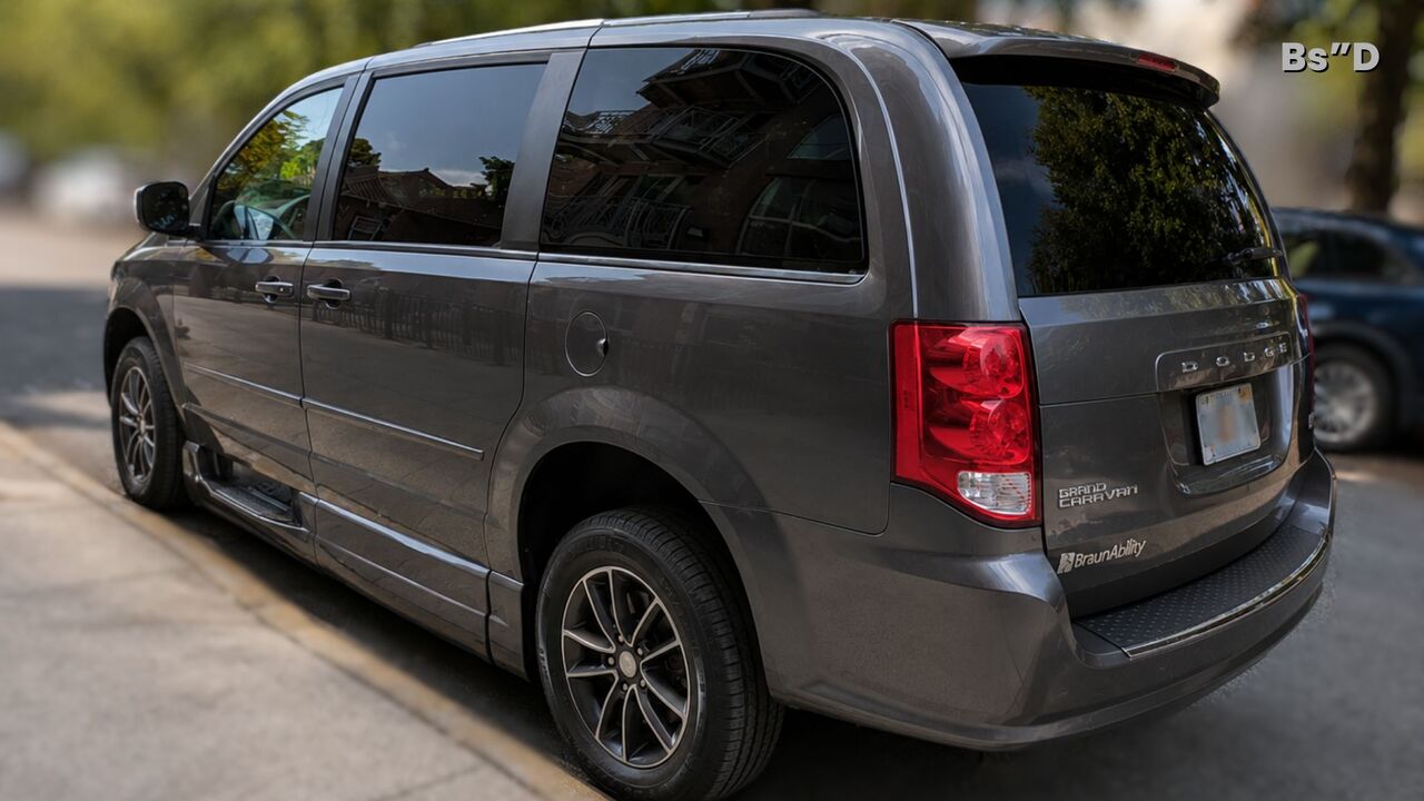 New York, Vehicles, Cars & Trucks , USD 26000,  Dozdge Grand Caravan SXT,  2017,  Automatic,  25000 KM,    BraunAbility® Wheelchair Accessible Mobility Van | $26,000