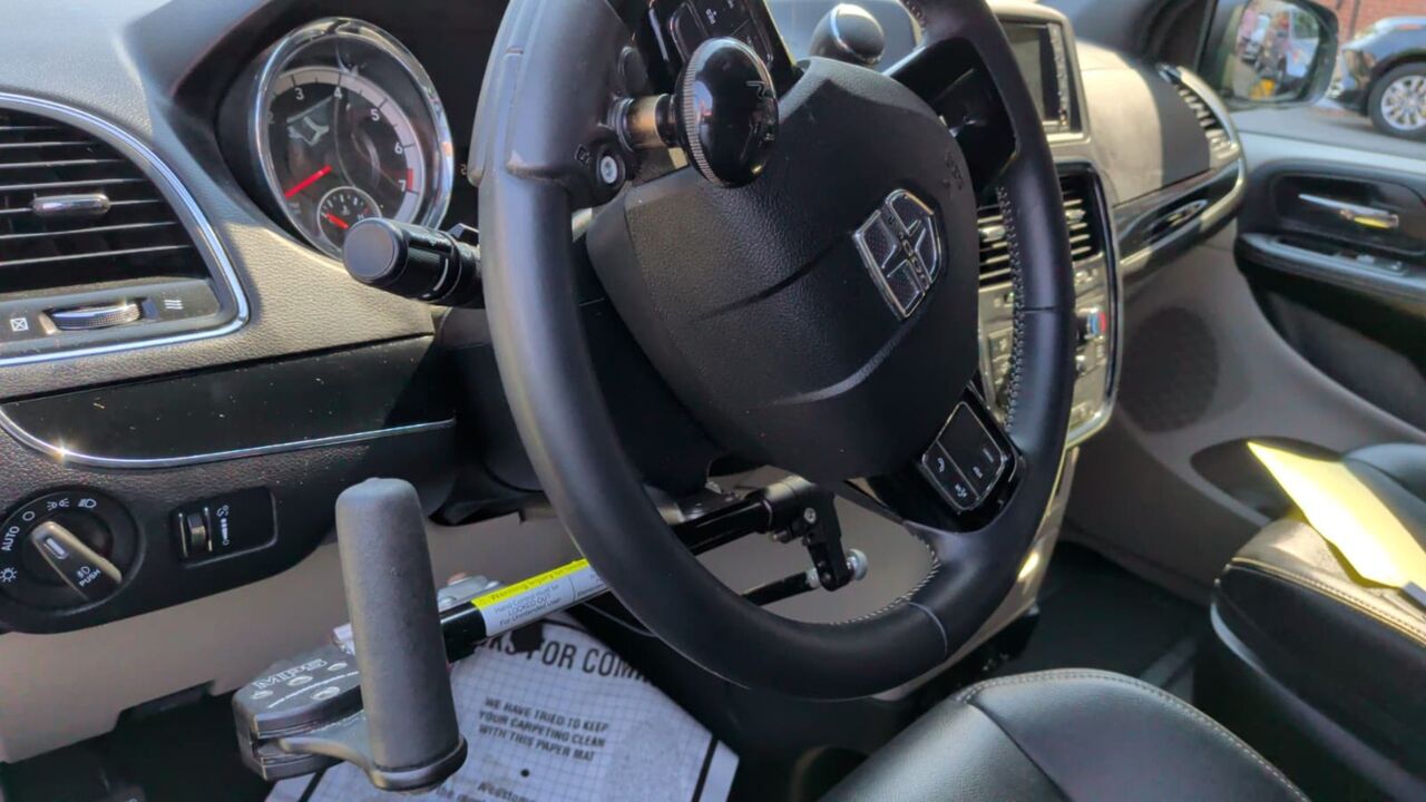 New York, Vehicles, Cars & Trucks , USD 26000,  Dozdge Grand Caravan SXT,  2017,  Automatic,  25000 KM,    BraunAbility® Wheelchair Accessible Mobility Van | $26,000