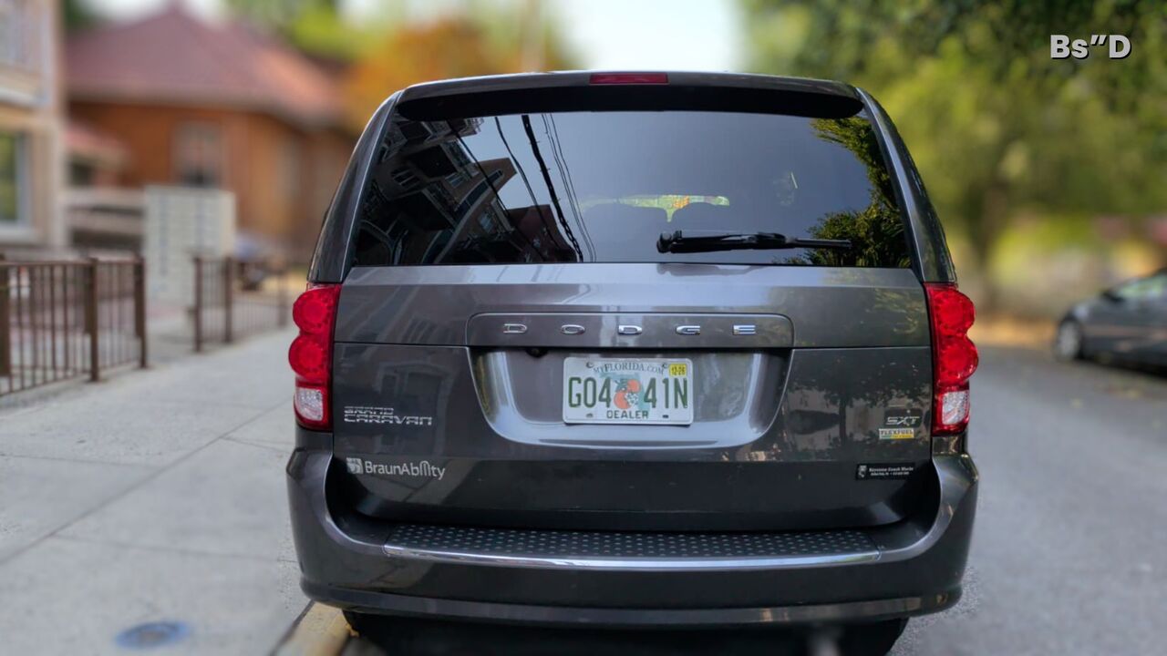 New York, Vehicles, Cars & Trucks , USD 26000,  Dozdge Grand Caravan SXT,  2017,  Automatic,  25000 KM,    BraunAbility® Wheelchair Accessible Mobility Van | $26,000