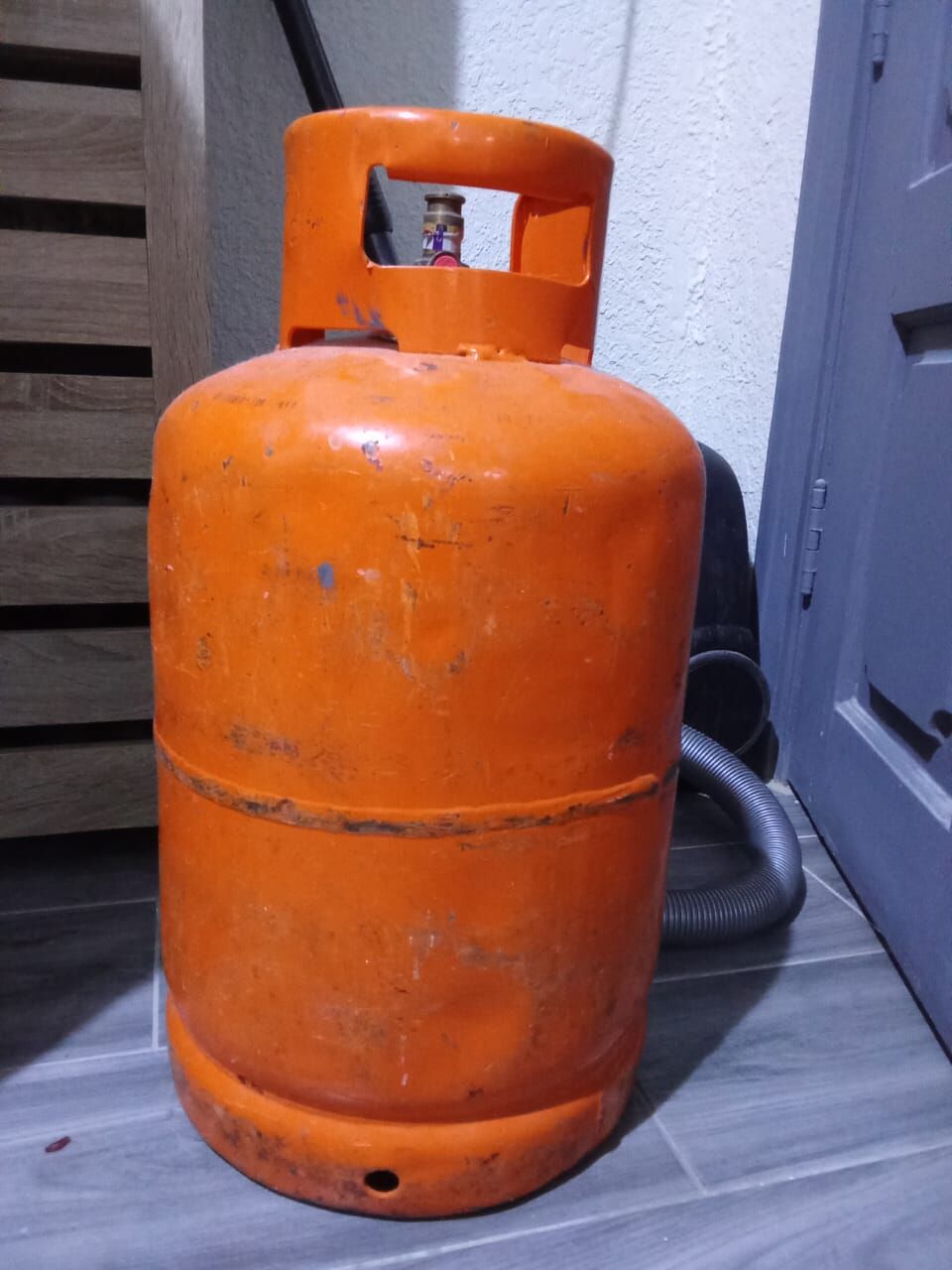 Al Malaz, Furniture, SAR 900,  Kitchen Cupboard , Gas Cylinder