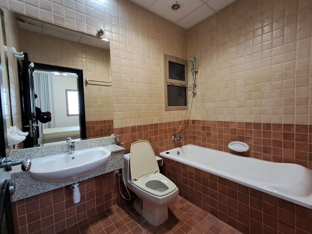 Manama, Apartments, Flats, Houses & Villas, BHD 450/year,  2 BR,  Amazing Offer 2 Bhk At Manama Just For 450 Bhd