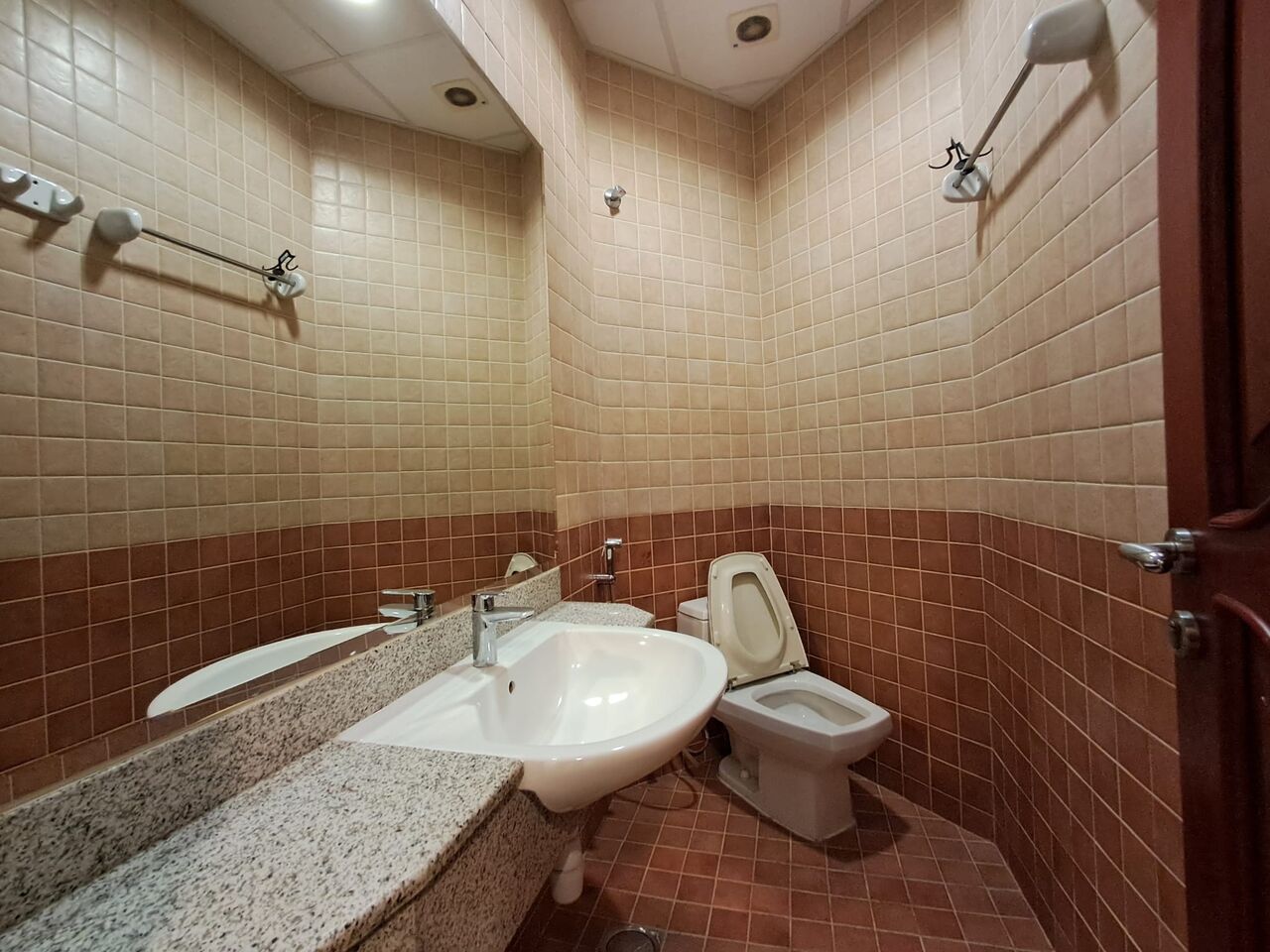 Manama, Apartments, Flats, Houses & Villas, BHD 350/year,  2 BR,  Amazing Offer Semi Frunished 2 Bhk Flat At Manama Just For 350 Bhd