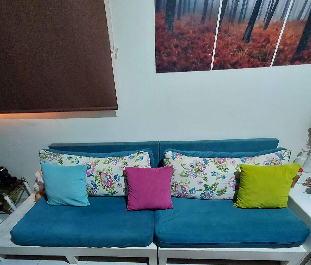 Al Bawadi, Furniture, SAR 1000,  For Sale: Modern Sofa Set With White Corner Table