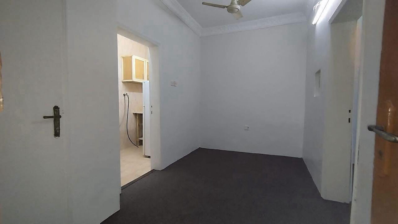 Gudaibiya, Apartments, Flats, Houses & Villas, BHD 140/month,  1 BR,  Gudaibiya:- 1BHK Unfurnished Flat On Rent.  Bd 140/- With Unlimited EWA.