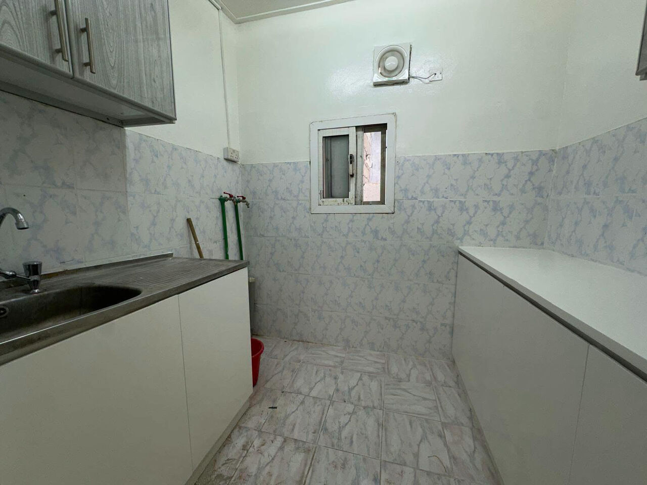 Gudaibiya, Apartments, Flats, Houses & Villas, BHD 140/month,  1 BR,  Gudaibiya :- 1Bhk Unfurnished Flat On Rent With A/C.  Bd 140/- With Unlimited Ewa.