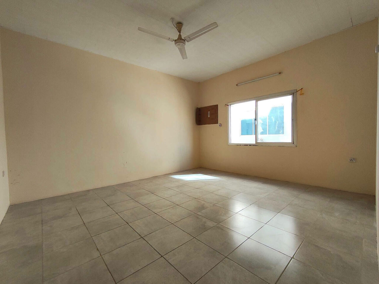 Manama, Apartments, Flats, Houses & Villas, BHD 260/month,  3 BR,  Um Al Hassam:- Spacious 3Bhk Unfurnished Flat On Rent.  Bd 260/- Without Ewa.