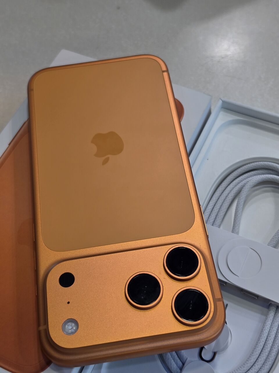 Dammam, Mobile Phones, SAR 5200,  IPhone 17 Pro Max 512 GB