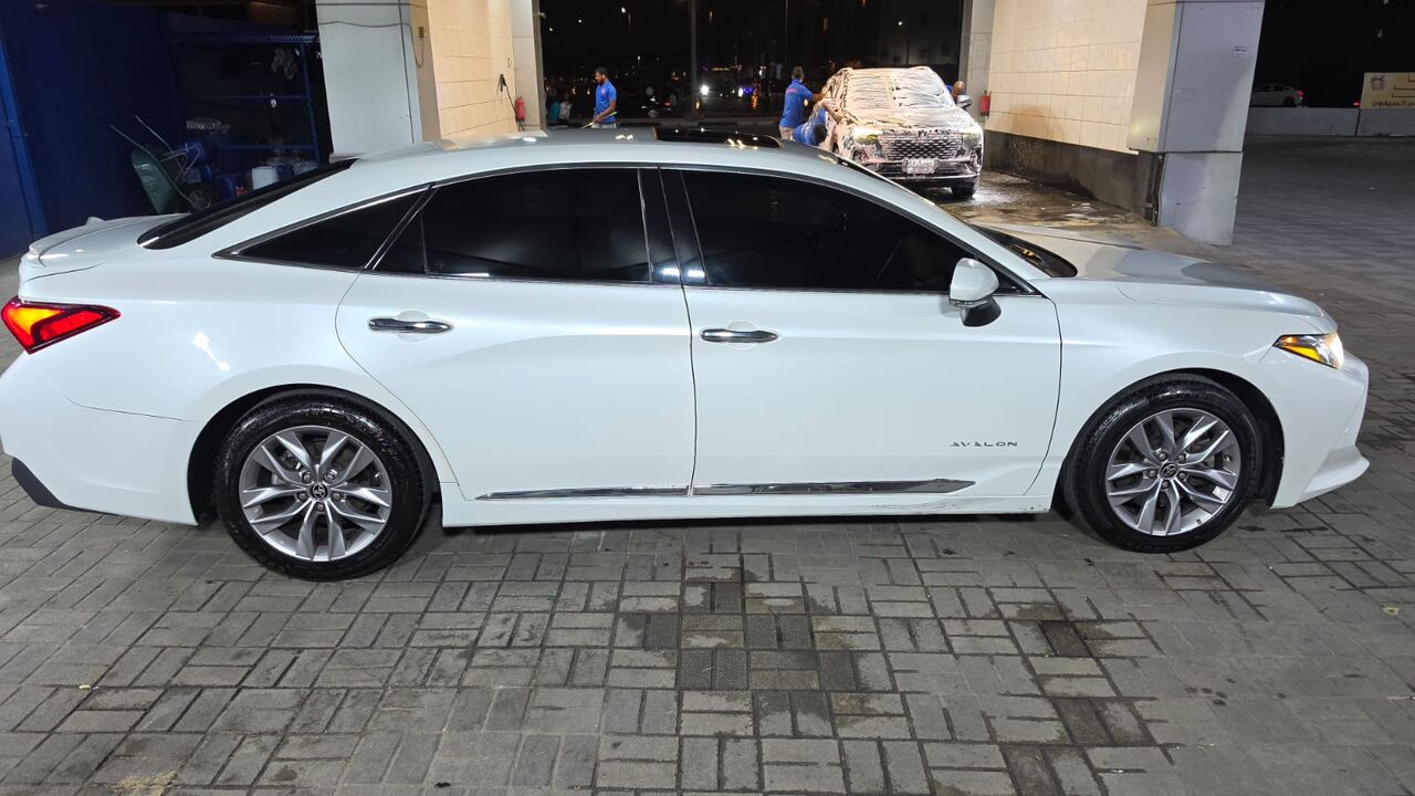 Dammam, Vehicles, Cars & Trucks , SAR 110000,  Toyota Avalon,  2021,  Automatic,  200 KM,   Touring