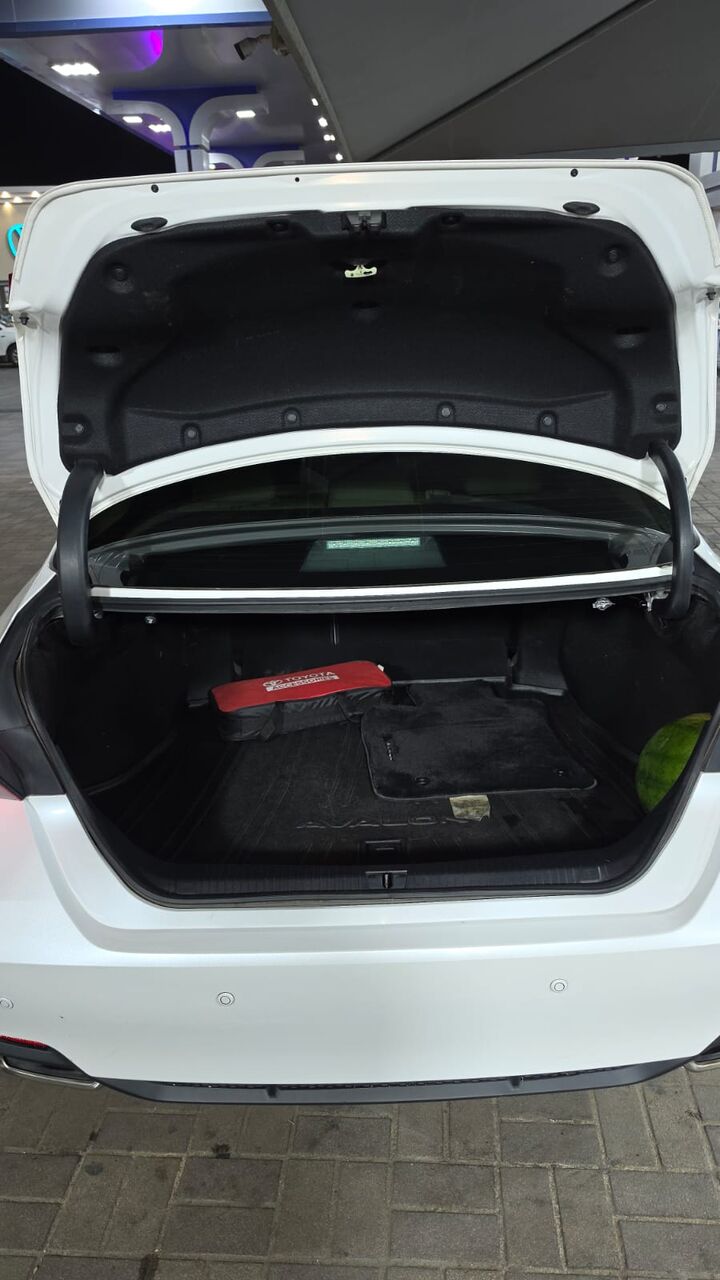Dammam, Vehicles, Cars & Trucks , SAR 110000,  Toyota Avalon,  2021,  Automatic,  200 KM,   Touring