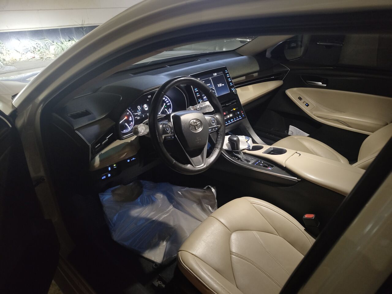 Dammam, Vehicles, Cars & Trucks , SAR 110000,  Toyota Avalon,  2021,  Automatic,  200 KM,   Touring