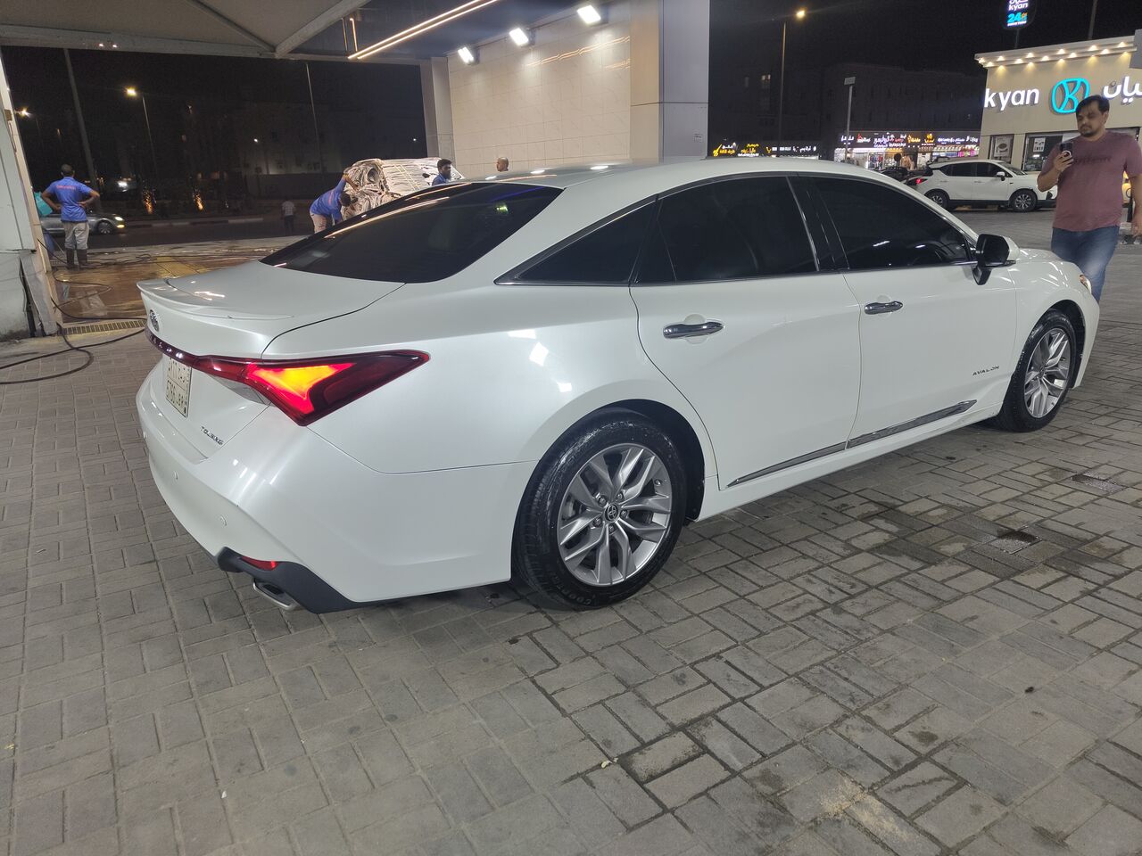 Dammam, Vehicles, Cars & Trucks , SAR 110000,  Toyota Avalon,  2021,  Automatic,  200 KM,   Touring