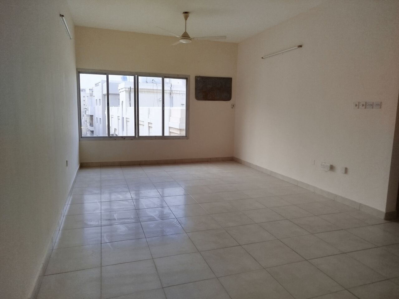 Salmaniya, Apartments, Flats, Houses & Villas, BHD 195/month,  2 BR,  1Bath Big Hall.Kitchen Balcony. .Lift. Unfurnished & Exclusive In -(((Salmaniya)))