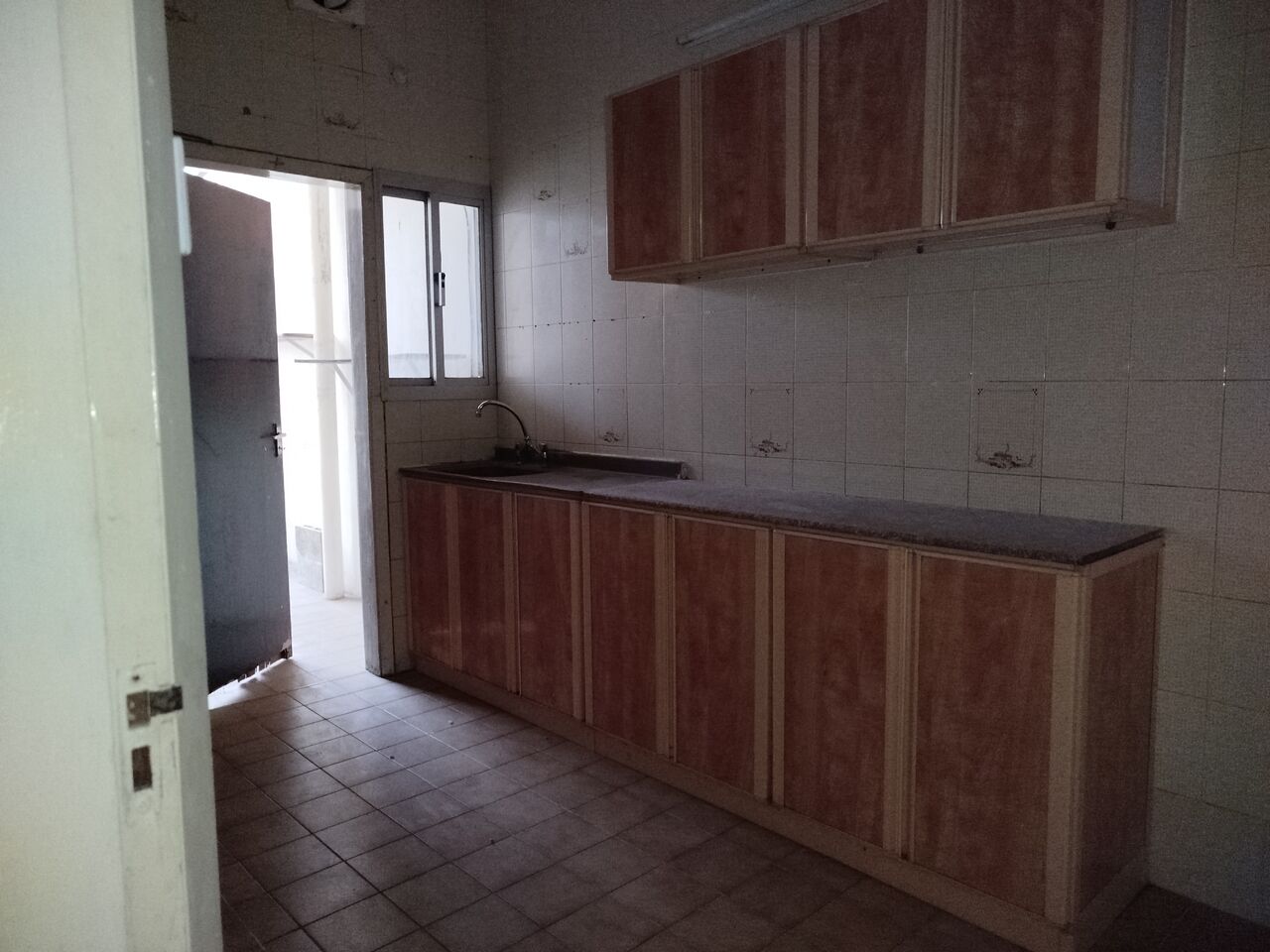 Salmaniya, Apartments, Flats, Houses & Villas, BHD 195/month,  2 BR,  1Bath Big Hall.Kitchen Balcony. .Lift. Unfurnished & Exclusive In -(((Salmaniya)))