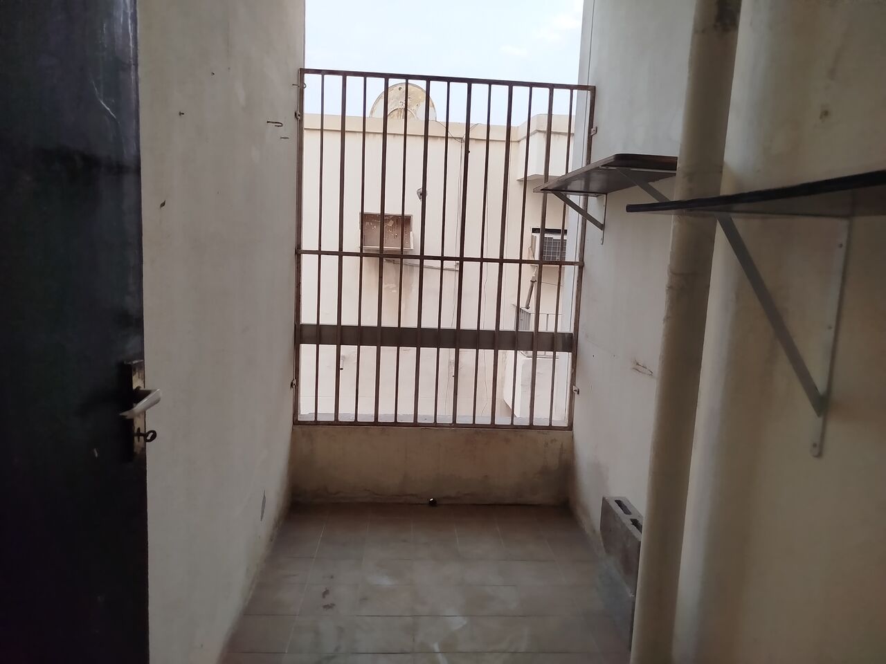 Salmaniya, Apartments, Flats, Houses & Villas, BHD 195/month,  2 BR,  1Bath Big Hall.Kitchen Balcony. .Lift. Unfurnished & Exclusive In -(((Salmaniya)))