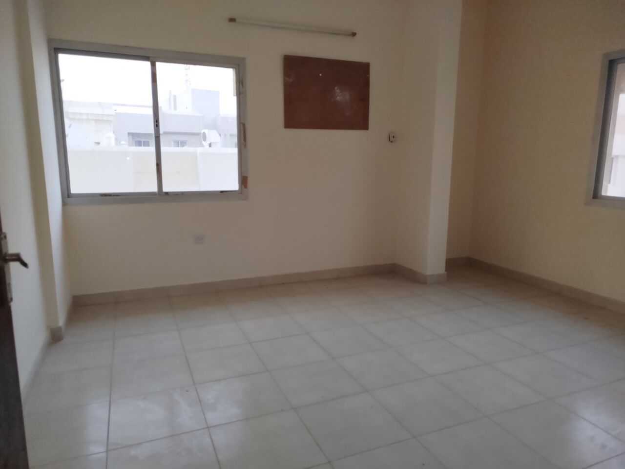 Salmaniya, Apartments, Flats, Houses & Villas, BHD 195/month,  2 BR,  1Bath Big Hall.Kitchen Balcony. .Lift. Unfurnished & Exclusive In -(((Salmaniya)))