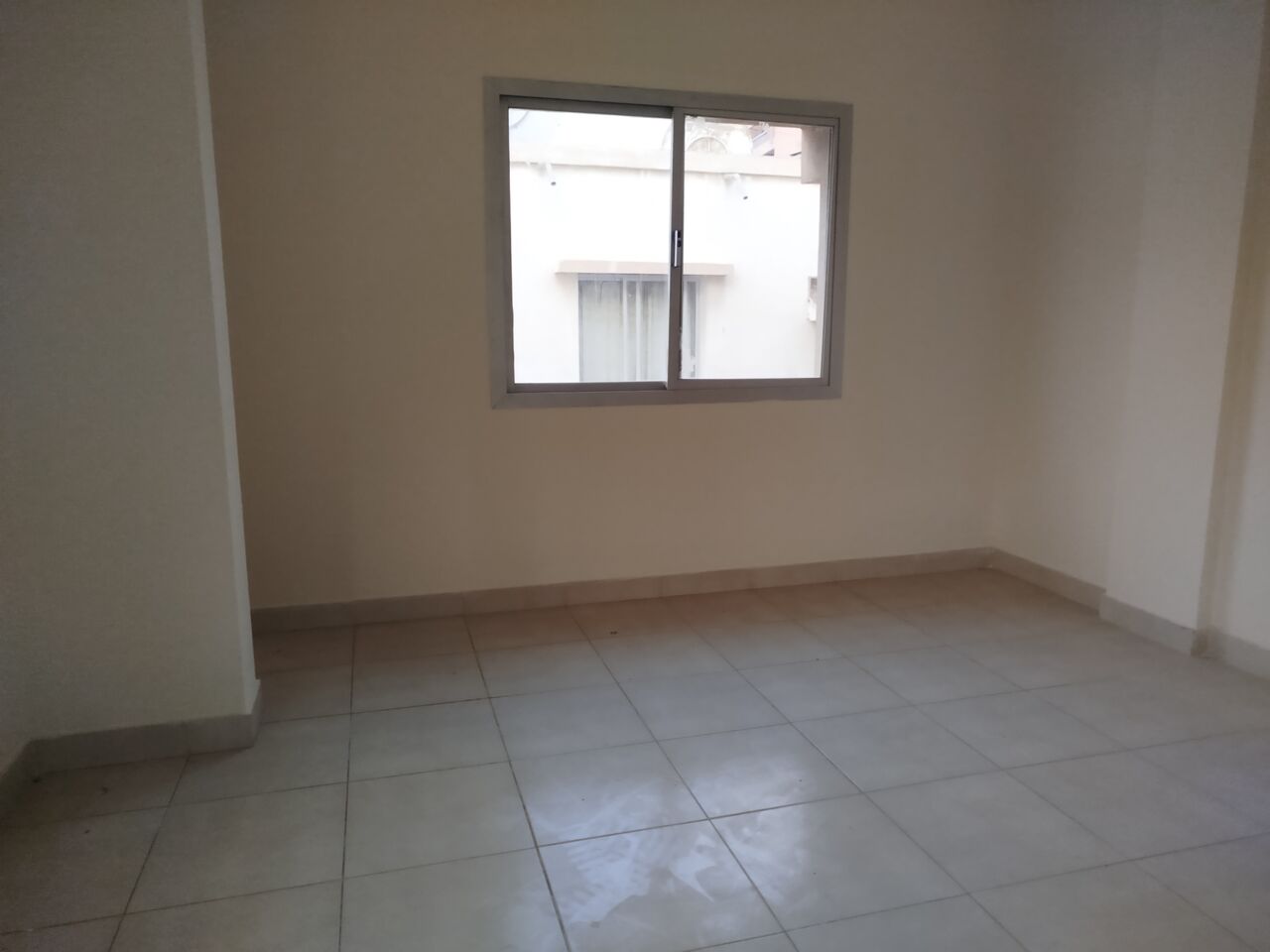 Salmaniya, Apartments, Flats, Houses & Villas, BHD 195/month,  2 BR,  1Bath Big Hall.Kitchen Balcony. .Lift. Unfurnished & Exclusive In -(((Salmaniya)))