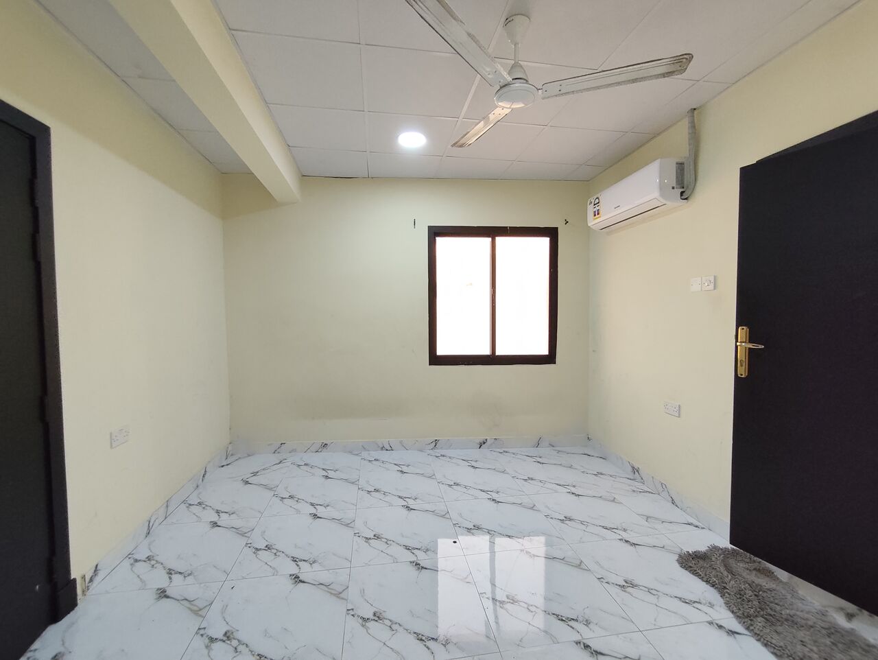 Zinj, Apartments, Flats, Houses & Villas, BHD 130/year,  1 BR,  Zinj:- Studio Flat On Rent With Unlimited Ewa & Split Ac.