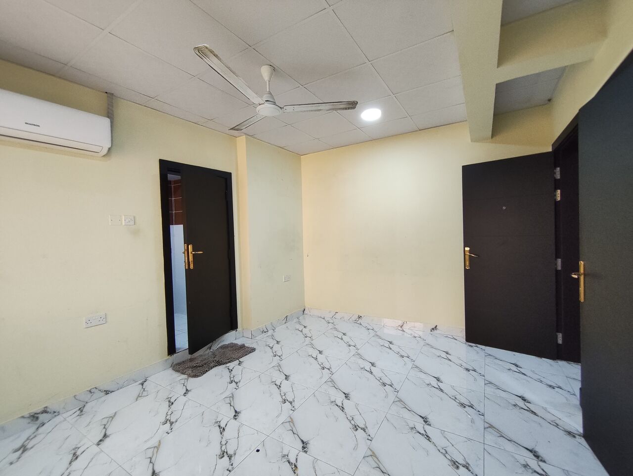 Zinj, Apartments, Flats, Houses & Villas, BHD 130/year,  1 BR,  Zinj:- Studio Flat On Rent With Unlimited Ewa & Split Ac.